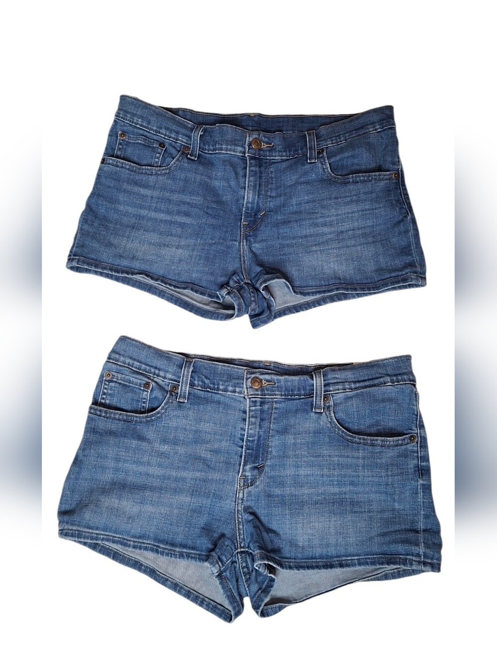 Levi's Women's Denim Shorts Lot Of 2 Size 32 Medium Wash